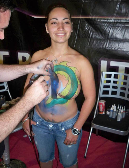 Amateur With Big Tits Gets Body Painted