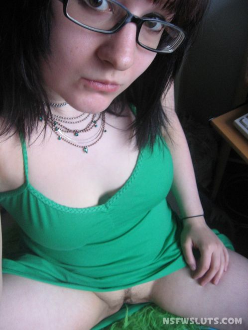 Chubby Chick In Glasses Exposing Her Pussy