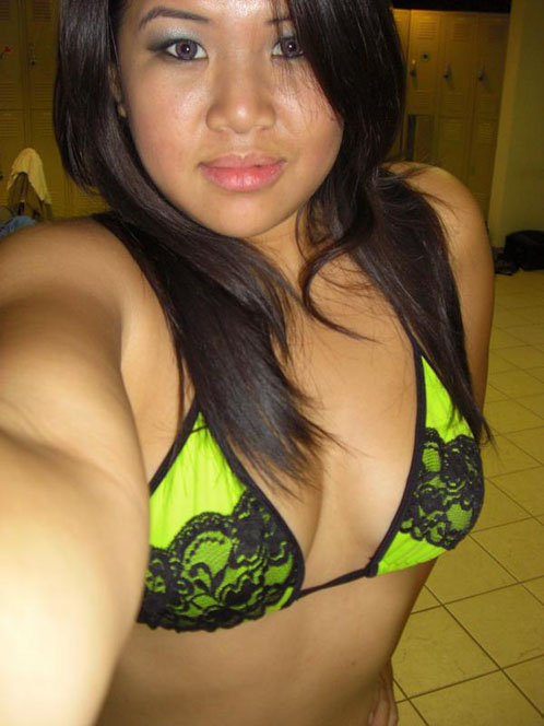 Filipina Hottie Selfshot Shots Of Her Body