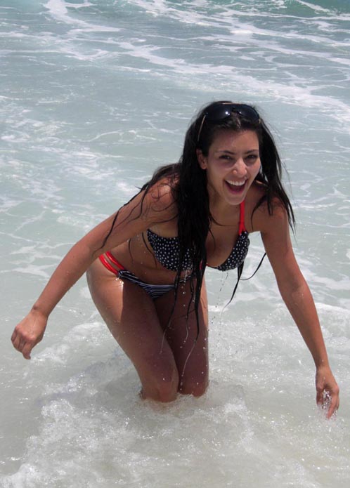 Kim Kardashian In Bikini At Cabo