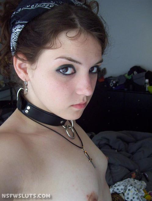 Submissive Collared Slave Girls